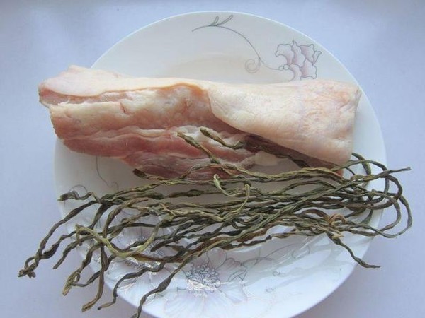 干豆角紅燒肉的做法-家常味燒菜譜-易網<a href=http://www.xllyou.com/ target=_blank class=infotextkey>健康養生</a>網 干豆角紅燒肉的做法-家常味燒菜譜