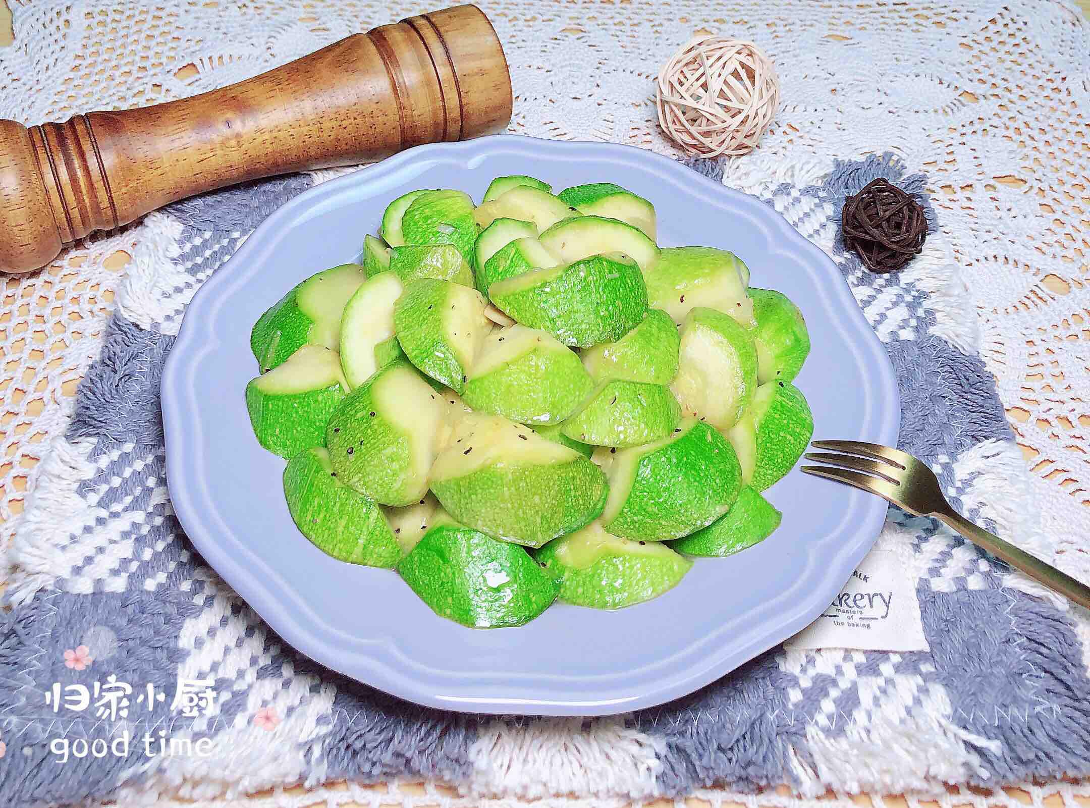 黃油黑椒西葫蘆(快手菜)的做法-黑椒味炒菜譜-易網健康養生網 黃油黑椒西葫蘆(快手菜)的做法-黑椒味炒菜譜