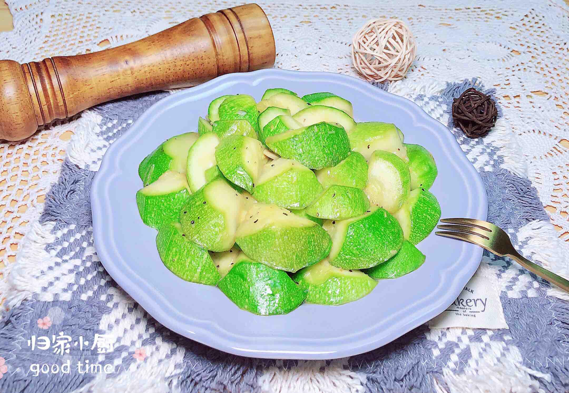 黃油黑椒西葫蘆(快手菜)的做法-黑椒味炒菜譜-易網健康養生網 黃油黑椒西葫蘆(快手菜)的做法-黑椒味炒菜譜