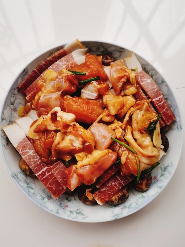 花菇火腿蒸雞的做法-咸鮮味蒸菜譜-易網健康養生網 花菇火腿蒸雞的做法-咸鮮味蒸菜譜