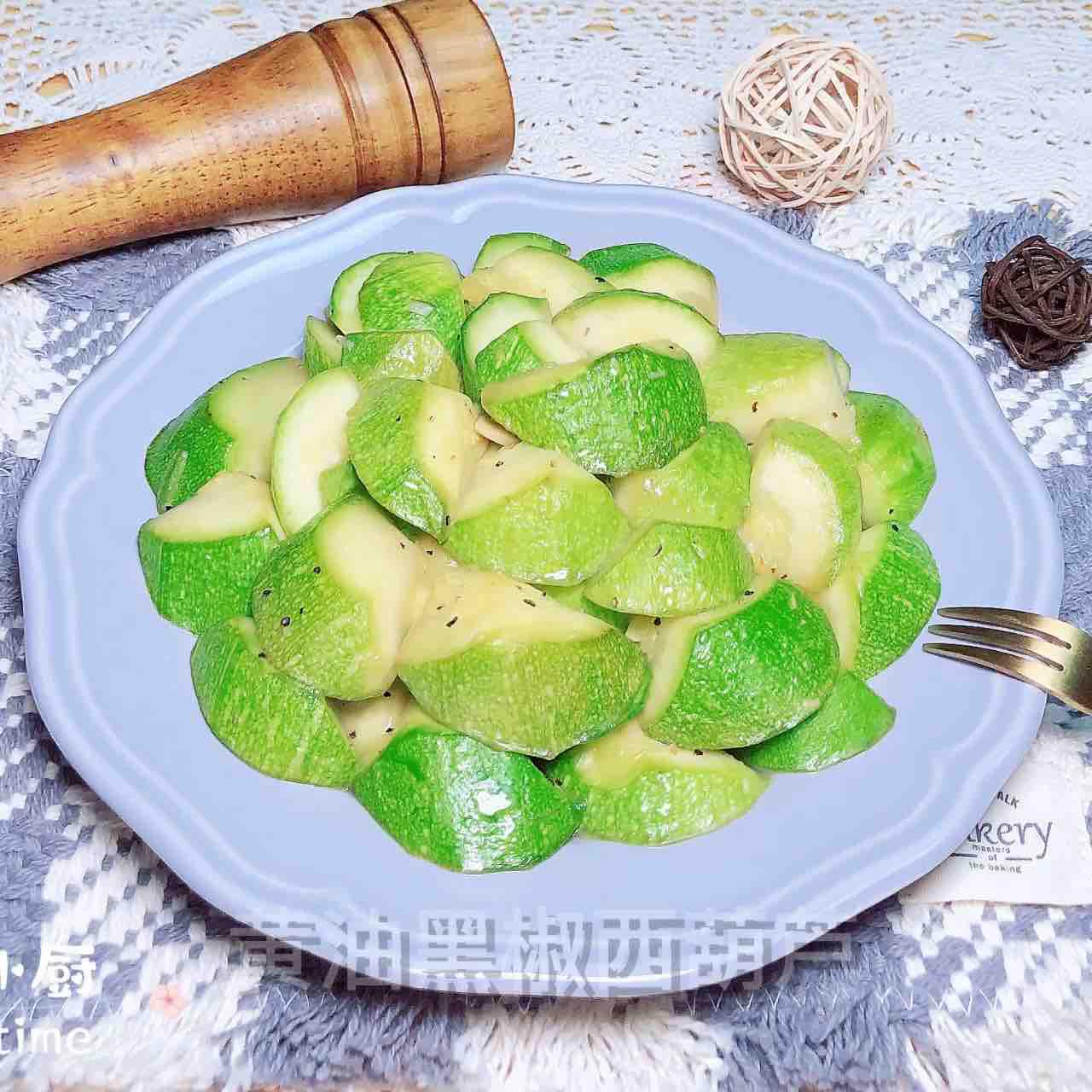 黃油黑椒西葫蘆（快手菜）的做法-黑椒味炒菜譜