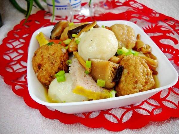 黃陂三鮮之菌菇燴三鮮的做法-家常味燴菜譜-易網(wǎng)健康養(yǎng)生網(wǎng) 黃陂三鮮之菌菇燴三鮮的做法-家常味燴菜譜