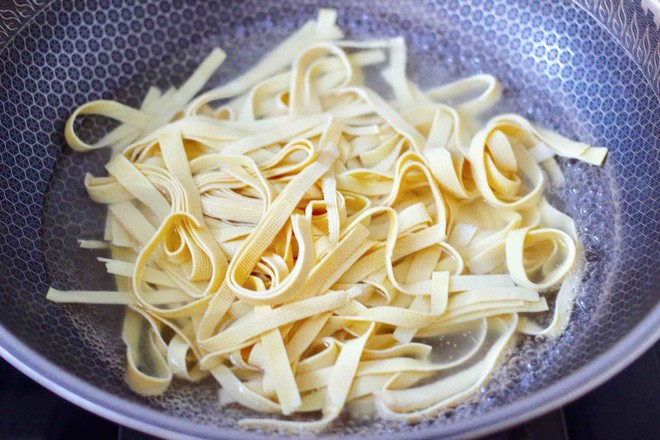 上湯豆皮青口小白菜的做法-咸鮮味煮菜譜