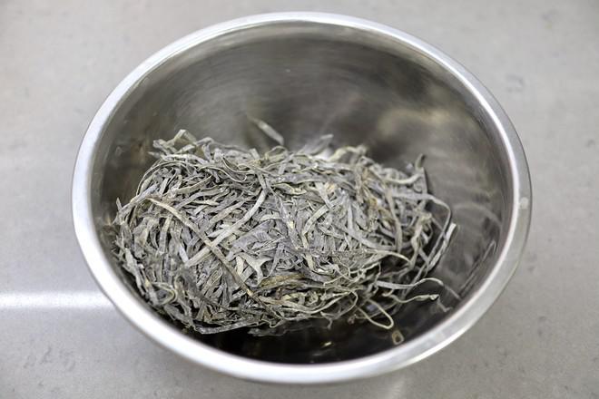 涼拌酸辣海帶絲的做法-酸辣味拌菜譜-易網(wǎng)<a href=http://www.xllyou.com/ target=_blank class=infotextkey>健康養(yǎng)生</a>網(wǎng) 涼拌酸辣海帶絲的做法-酸辣味拌菜譜