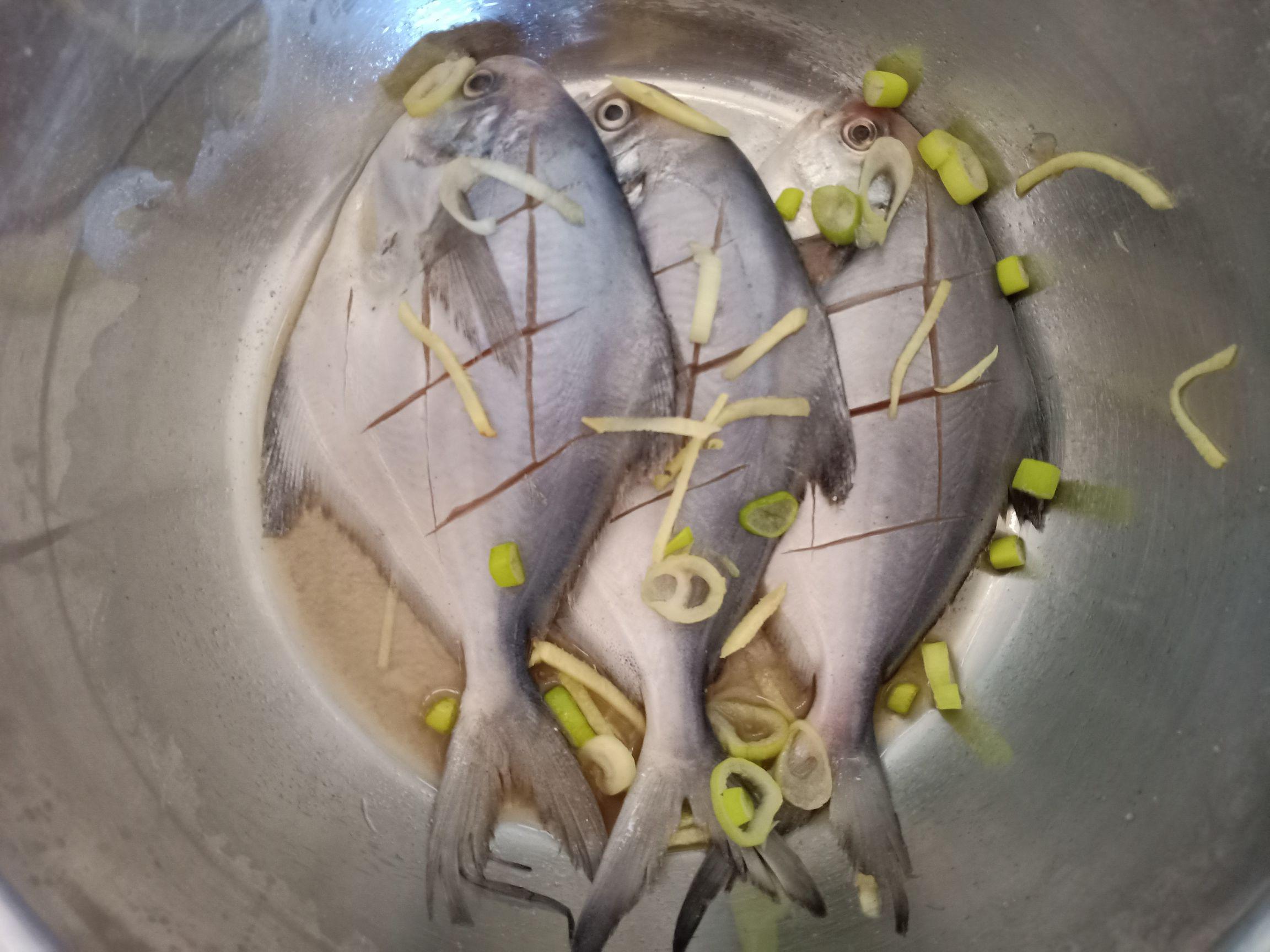 香煎鯧魚的做法-咸鮮味煎菜譜-易網健康養生網 香煎鯧魚的做法-咸鮮味煎菜譜