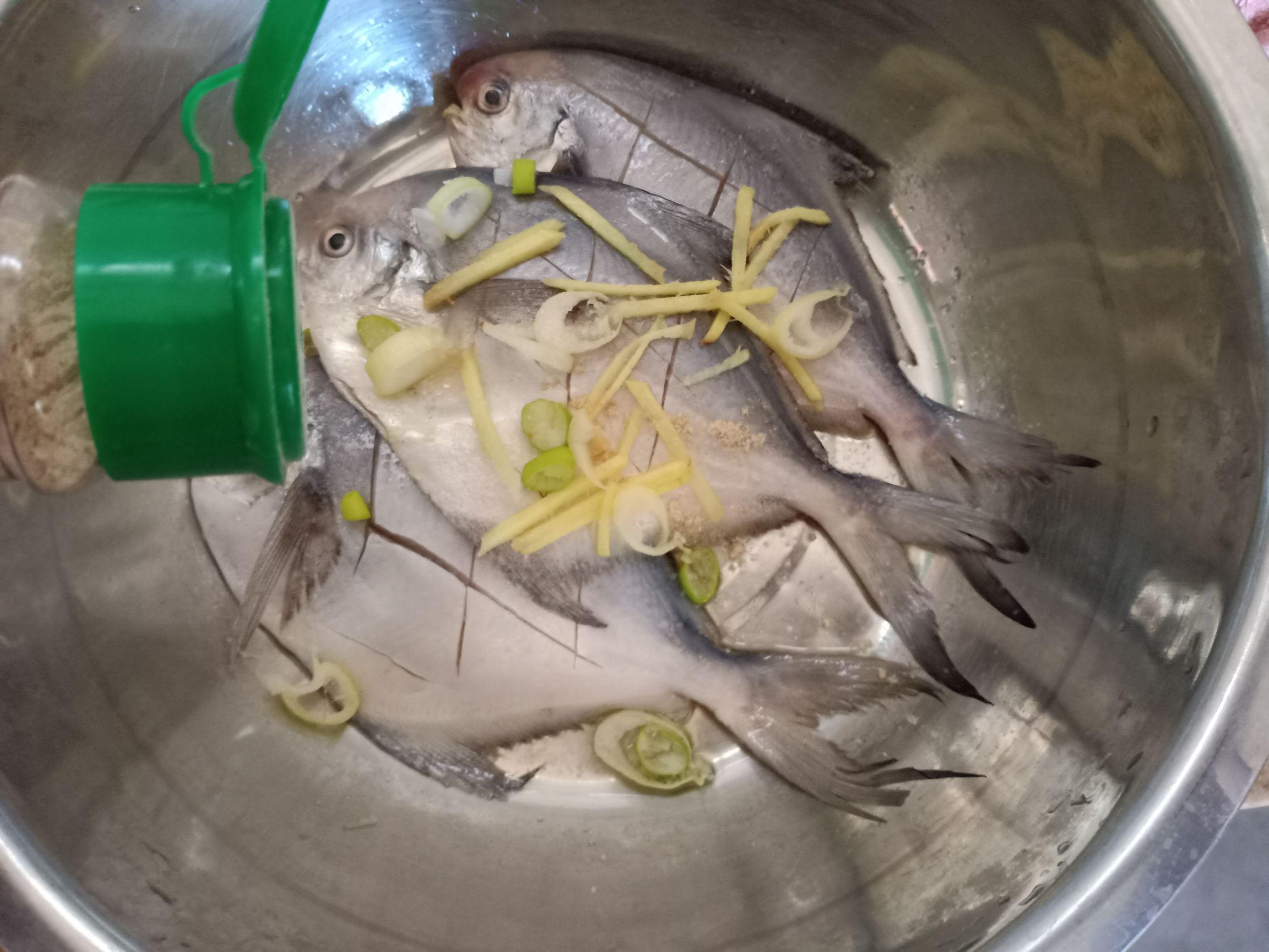 香煎鯧魚的做法-咸鮮味煎菜譜-易網健康養生網 香煎鯧魚的做法-咸鮮味煎菜譜