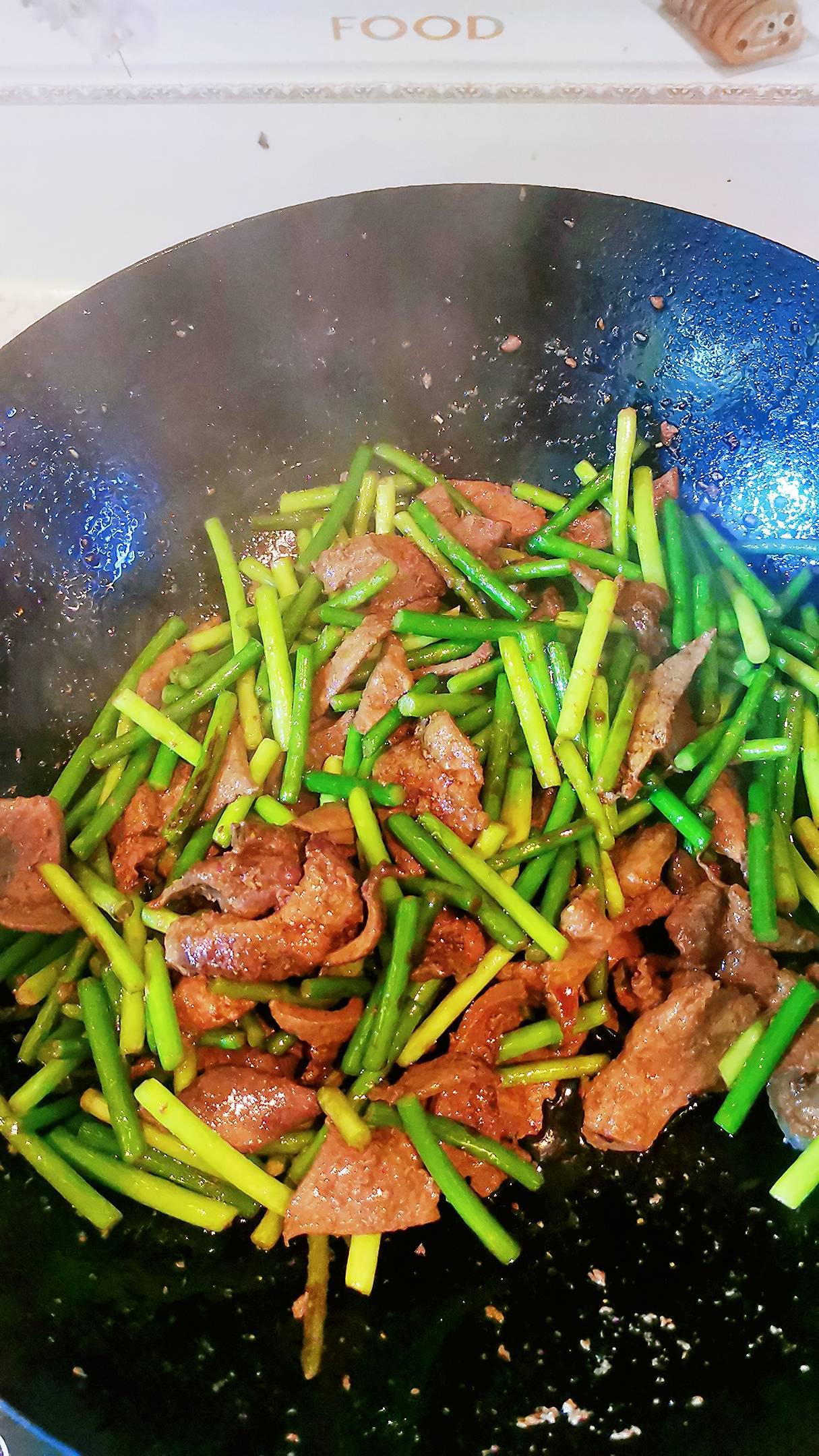 蒜薹炒豬肝的做法-咸鮮味炒菜譜-易網(wǎng)健康養(yǎng)生網(wǎng) 蒜薹炒豬肝的做法-咸鮮味炒菜譜