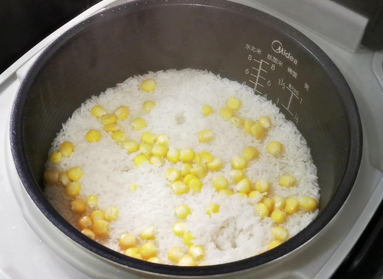 黃鱔飯的做法-家常味燜菜譜-易網健康養生網 黃鱔飯的做法-家常味燜菜譜