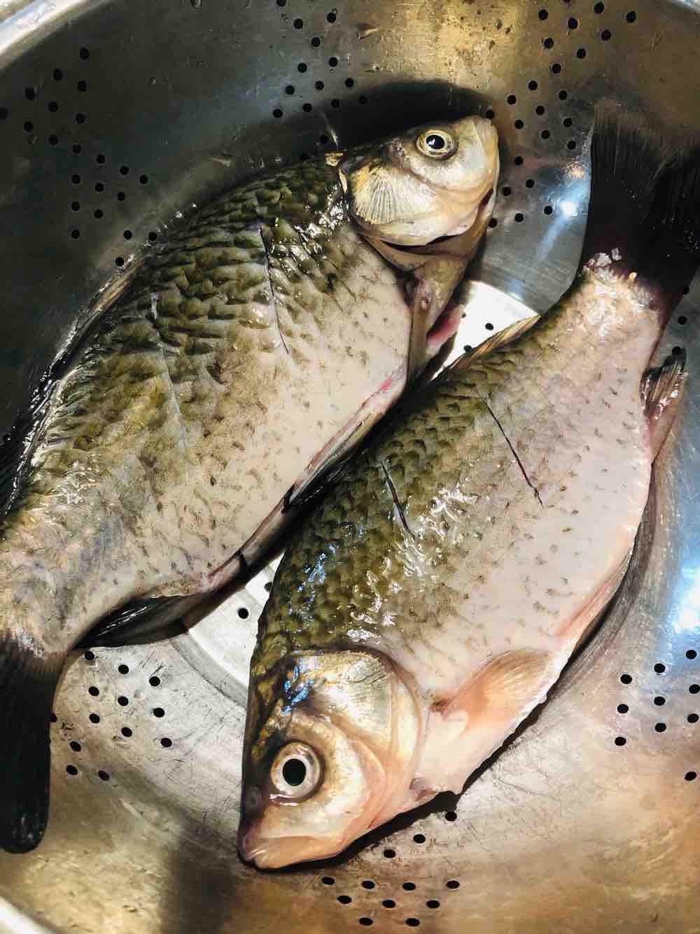 雪菜鯽魚的做法-家常味燒菜譜-易網(wǎng)<a href=http://www.xllyou.com/ target=_blank class=infotextkey>健康養(yǎng)生</a>網(wǎng) 雪菜鯽魚的做法-家常味燒菜譜