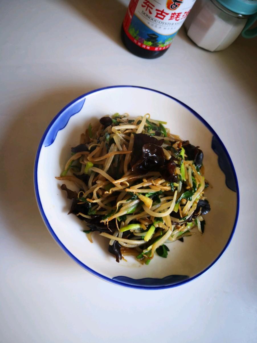 韭菜炒木耳的做法-家常味炒菜譜
