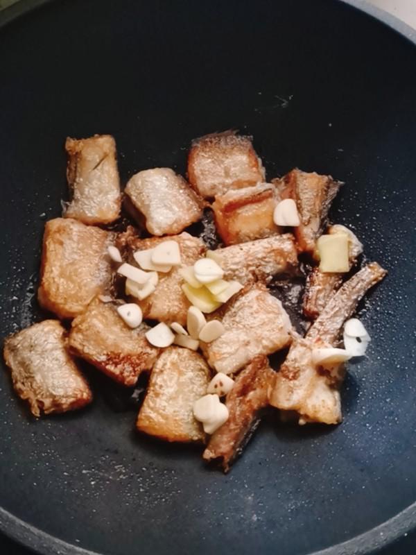 紅燒帶魚的做法-咸鮮味燒菜譜