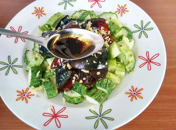 涼拌皮蛋黃瓜的做法-家常味拌菜譜-易網健康養生網 涼拌皮蛋黃瓜的做法-家常味拌菜譜