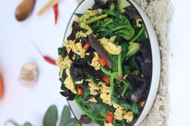 雞蛋木耳炒菠菜的做法-家常味炒菜譜