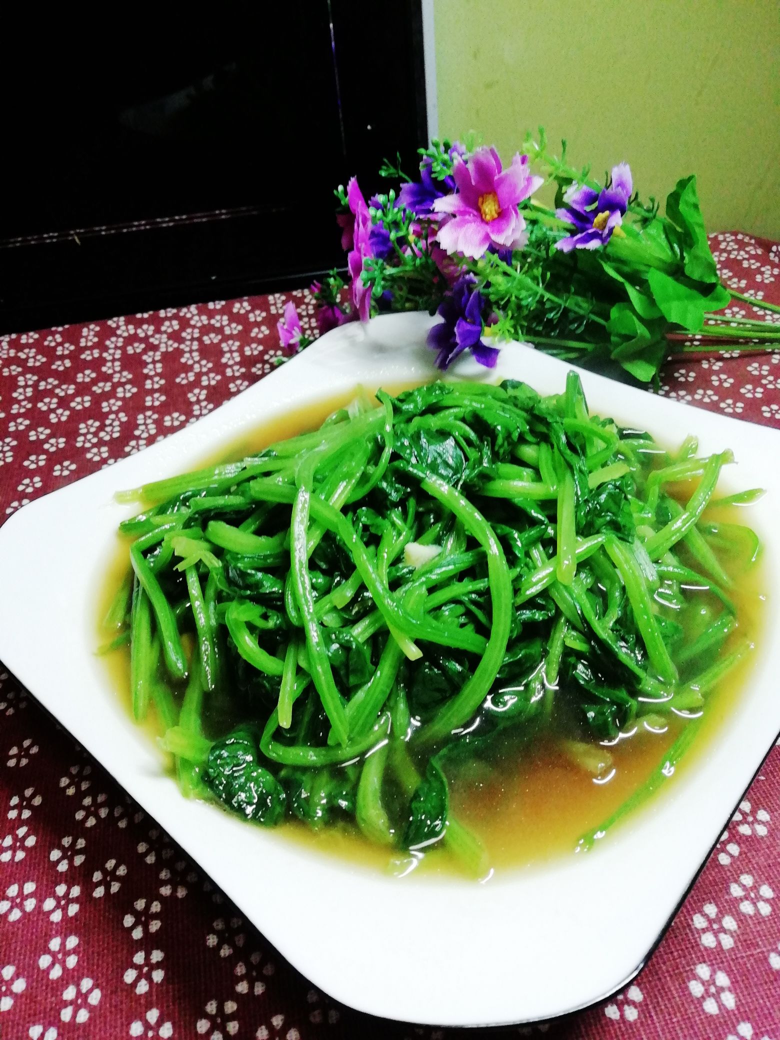 蒜香小菠菜的做法-家常味炒菜譜