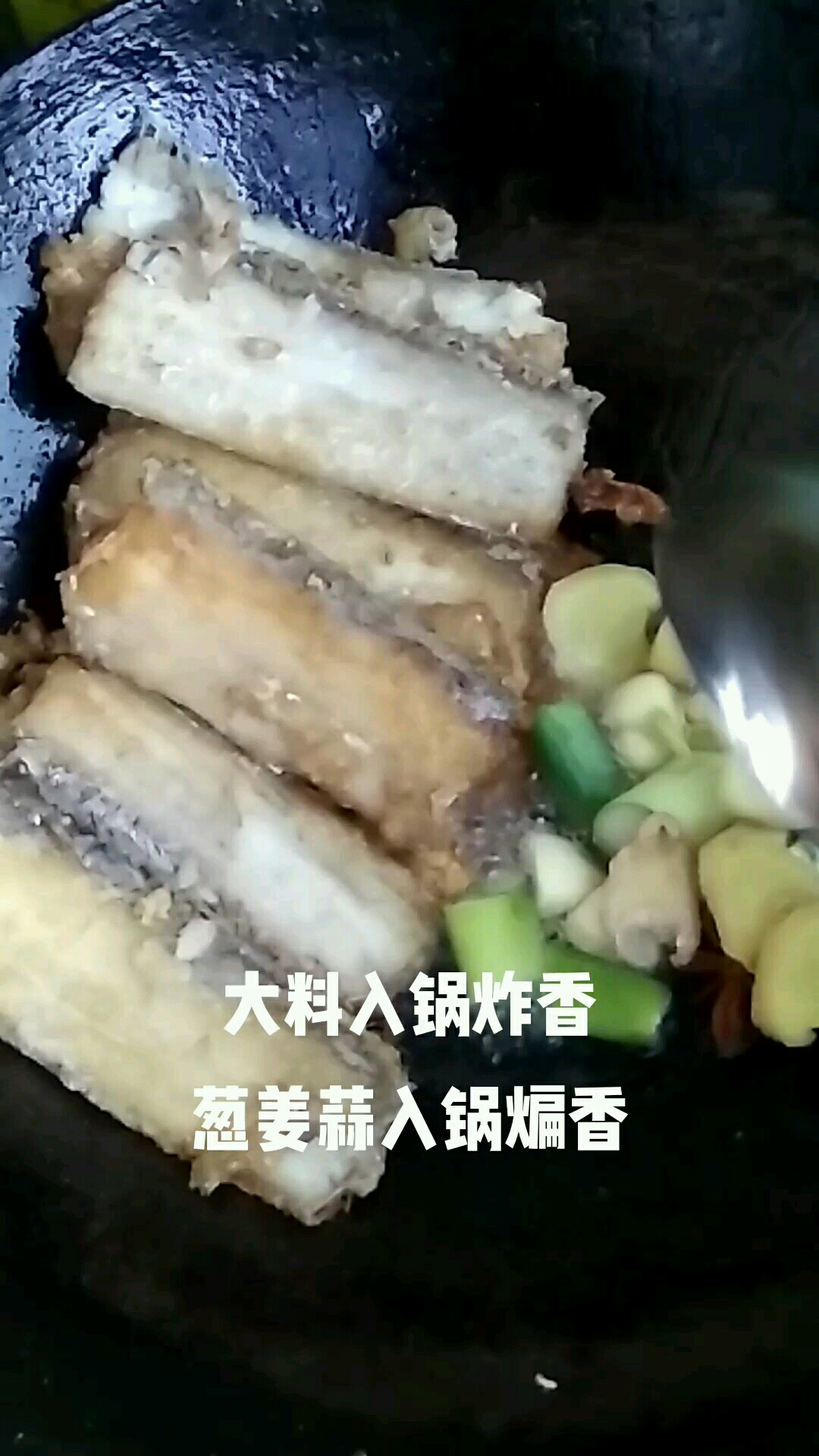 紅燒帶魚(yú)杏鮑菇的做法-咸鮮味燒菜譜-易網(wǎng)健康養(yǎng)生網(wǎng) 紅燒帶魚(yú)杏鮑菇的做法-咸鮮味燒菜譜
