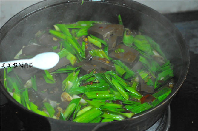 蒜香鴨血的做法-家常味燒菜譜-易網健康養生網 蒜香鴨血的做法-家常味燒菜譜