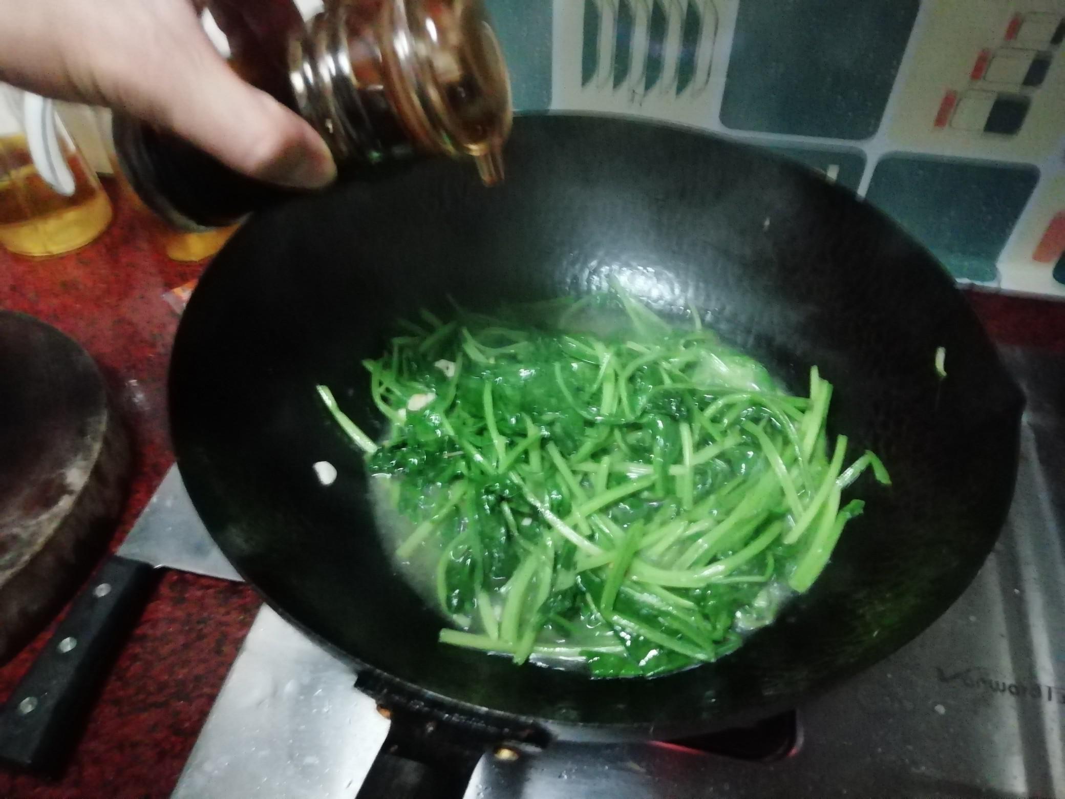 蒜香小菠菜的做法-家常味炒菜譜