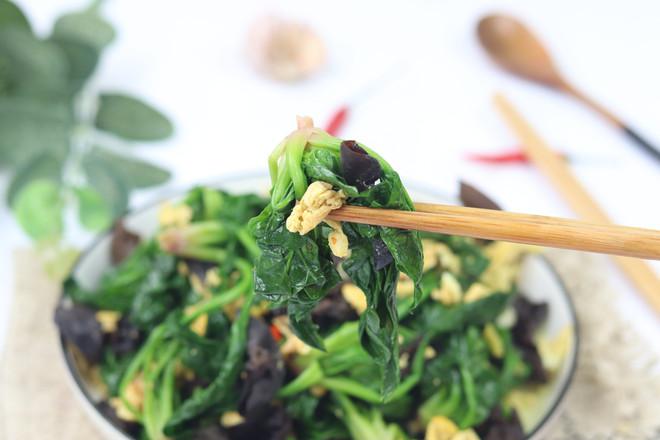 雞蛋木耳炒菠菜的做法-家常味炒菜譜