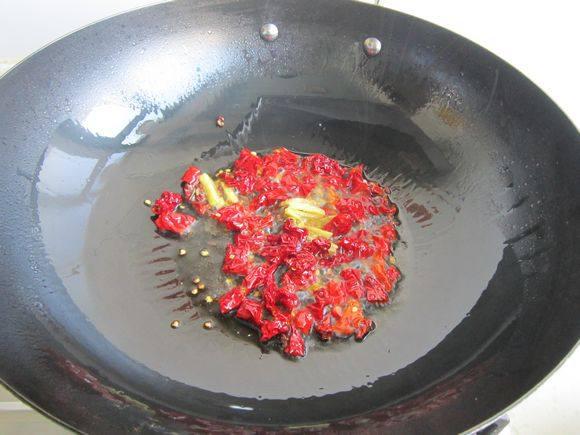 干鍋牛肚的做法-香辣味炒菜譜-易網健康養生網 干鍋牛肚的做法-香辣味炒菜譜