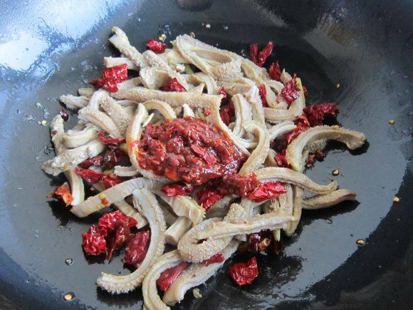 干鍋牛肚的做法-香辣味炒菜譜-易網健康養生網 干鍋牛肚的做法-香辣味炒菜譜