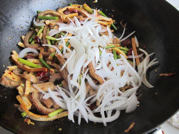 干鍋牛肚的做法-香辣味炒菜譜-易網健康養生網 干鍋牛肚的做法-香辣味炒菜譜