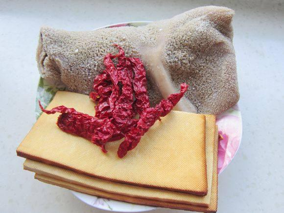 干鍋牛肚的做法-香辣味炒菜譜-易網<a href=http://www.xllyou.com/ target=_blank class=infotextkey>健康養生</a>網 干鍋牛肚的做法-香辣味炒菜譜