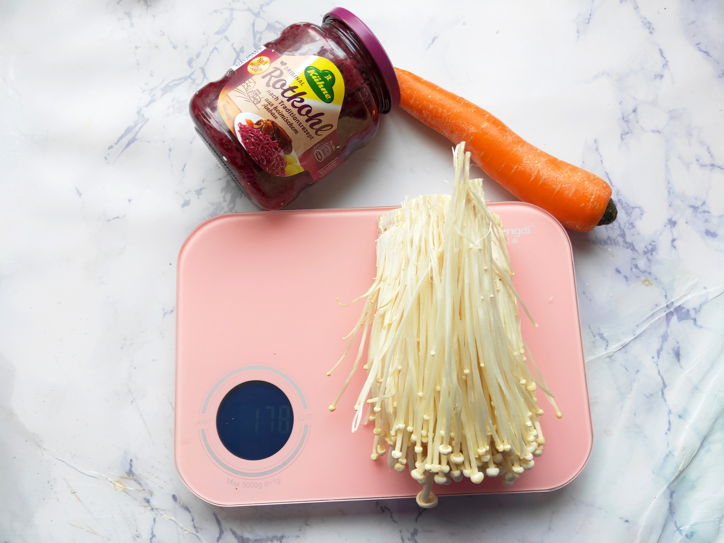 腌紅椰菜金針菇的做法-酸辣味拌菜譜-易網健康養生網 腌紅椰菜金針菇的做法-酸辣味拌菜譜