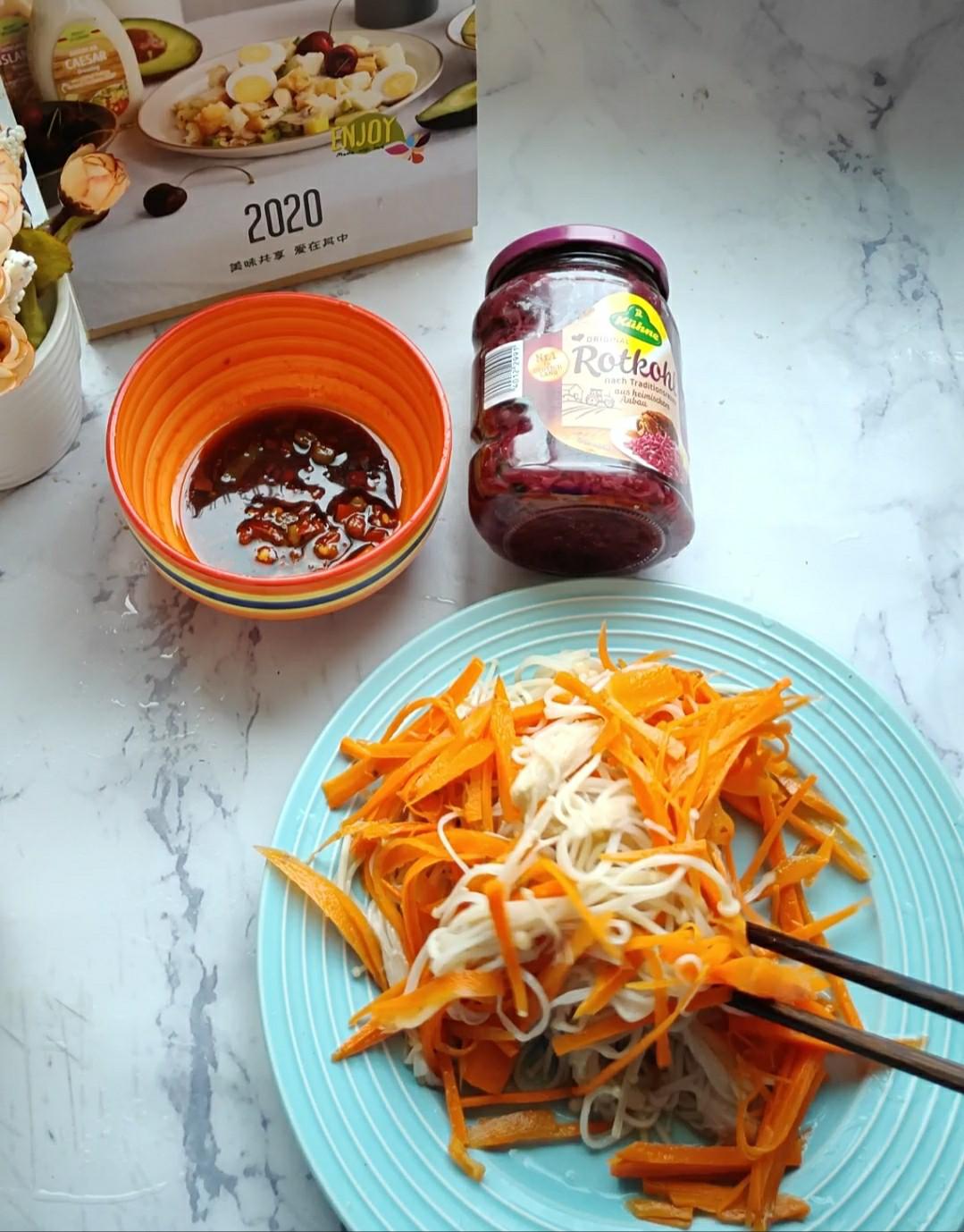 腌紅椰菜金針菇的做法-酸辣味拌菜譜-易網健康養生網 腌紅椰菜金針菇的做法-酸辣味拌菜譜