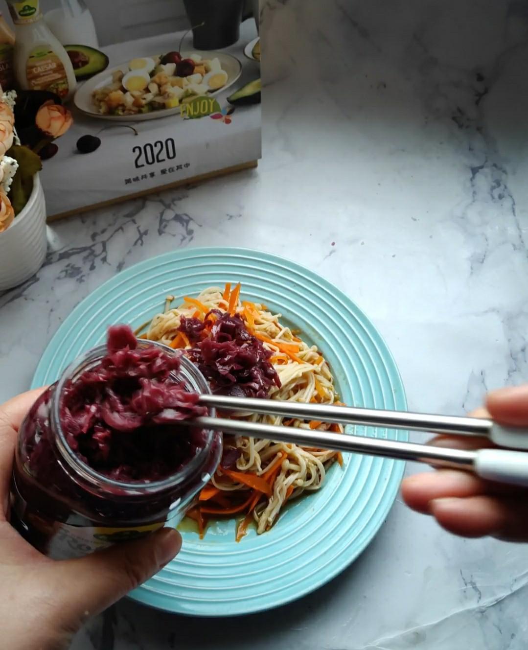 腌紅椰菜金針菇的做法-酸辣味拌菜譜-易網健康養生網 腌紅椰菜金針菇的做法-酸辣味拌菜譜