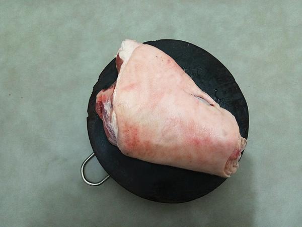 招財肘子的做法-其它口味燉菜譜-易網(wǎng)<a href=http://www.xllyou.com/ target=_blank class=infotextkey>健康養(yǎng)生</a>網(wǎng) 招財肘子的做法-其它口味燉菜譜