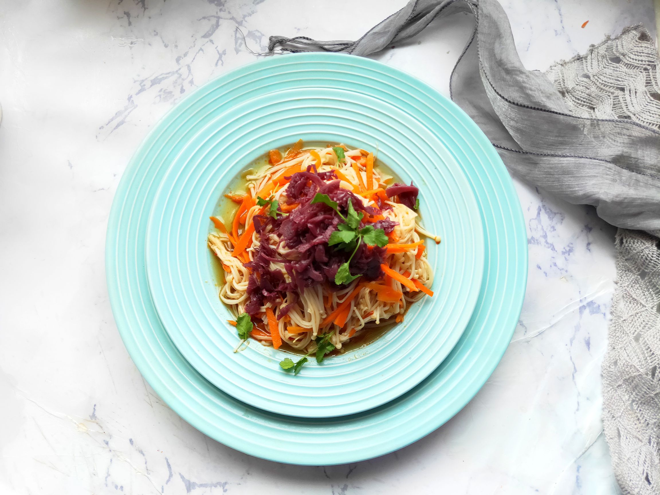 腌紅椰菜金針菇的做法-酸辣味拌菜譜-易網健康養生網 腌紅椰菜金針菇的做法-酸辣味拌菜譜