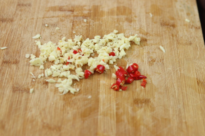 涼拌手撕雞腿肉的做法-家常味拌菜譜-易網健康養生網 涼拌手撕雞腿肉的做法-家常味拌菜譜