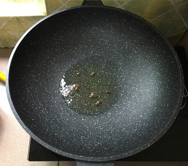 蔥香鱸魚的做法-家常味蒸菜譜-易網(wǎng)健康養(yǎng)生網(wǎng) 蔥香鱸魚的做法-家常味蒸菜譜