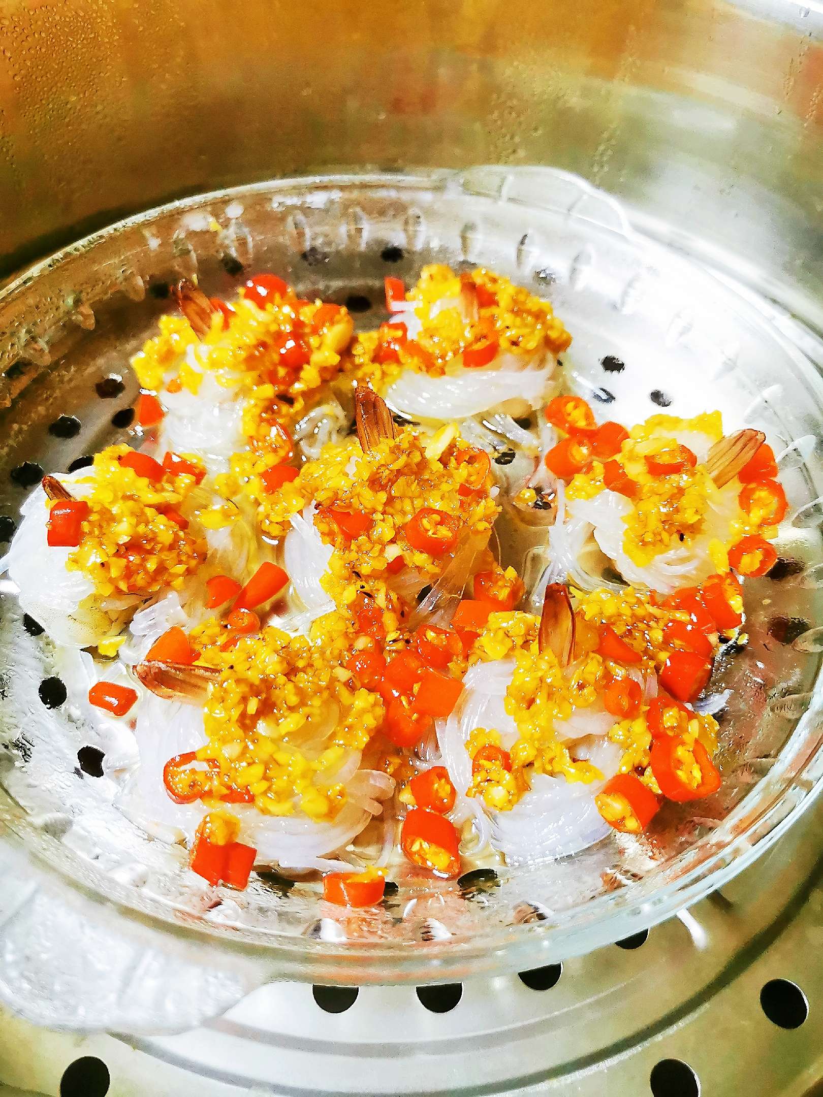 蒜蓉粉絲蒸蝦的做法-香辣味蒸菜譜-易網(wǎng)健康養(yǎng)生網(wǎng) 蒜蓉粉絲蒸蝦的做法-香辣味蒸菜譜