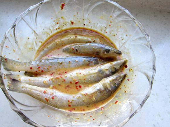 干炸沙丁魚的做法-家常味炸菜譜-易網(wǎng)健康養(yǎng)生網(wǎng) 干炸沙丁魚的做法-家常味炸菜譜