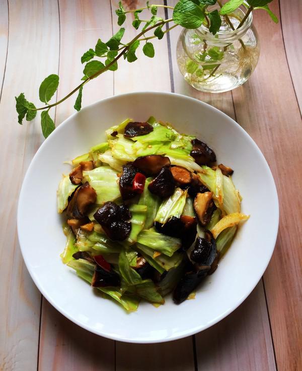 香菇熗卷心菜的做法-家常味炒菜譜