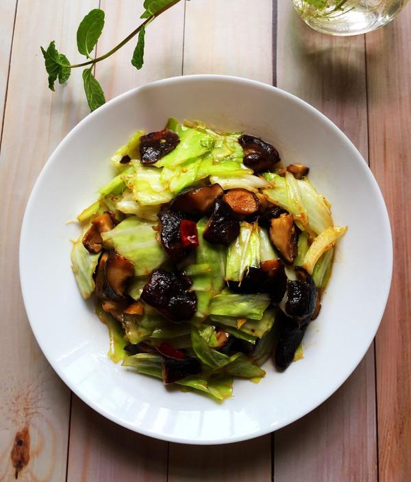 香菇熗卷心菜的做法-家常味炒菜譜