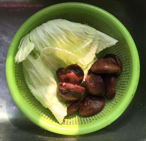 香菇熗卷心菜的做法-家常味炒菜譜