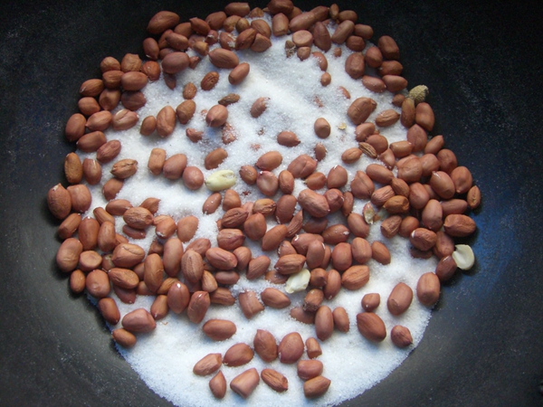 油炒辣椒的做法-香辣味炒菜譜-易網(wǎng)<a href=http://www.xllyou.com/ target=_blank class=infotextkey>健康養(yǎng)生</a>網(wǎng) 油炒辣椒的做法-香辣味炒菜譜