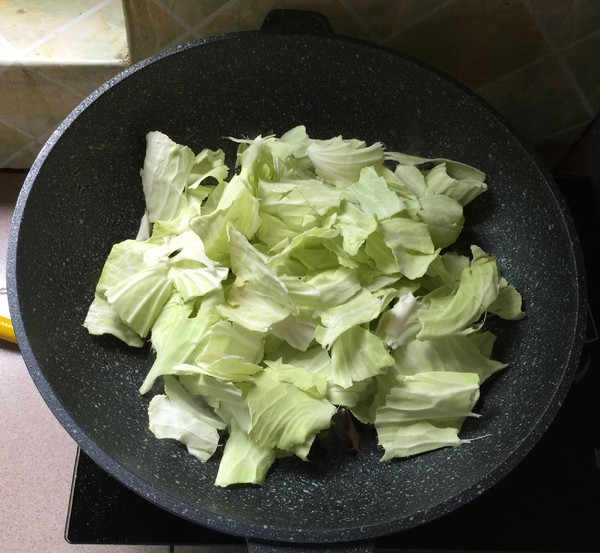 香菇熗卷心菜的做法-家常味炒菜譜