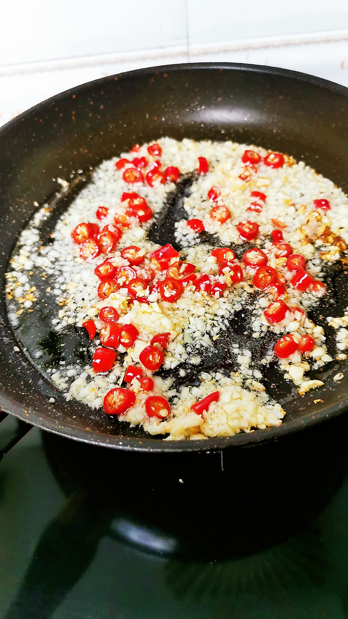 蒜蓉粉絲蒸蝦的做法-香辣味蒸菜譜-易網(wǎng)健康養(yǎng)生網(wǎng) 蒜蓉粉絲蒸蝦的做法-香辣味蒸菜譜