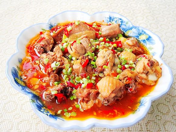 剁椒雞塊的做法-香辣味蒸菜譜-易網健康養生網 剁椒雞塊的做法-香辣味蒸菜譜