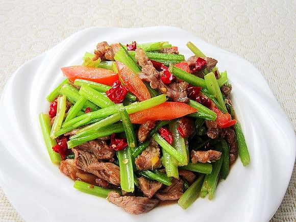 毛芹菜炒羊肉的做法-家常味炒菜譜-易網健康養生網 毛芹菜炒羊肉的做法-家常味炒菜譜