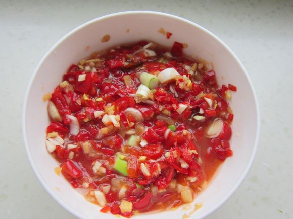 剁椒雞塊的做法-香辣味蒸菜譜-易網健康養生網 剁椒雞塊的做法-香辣味蒸菜譜