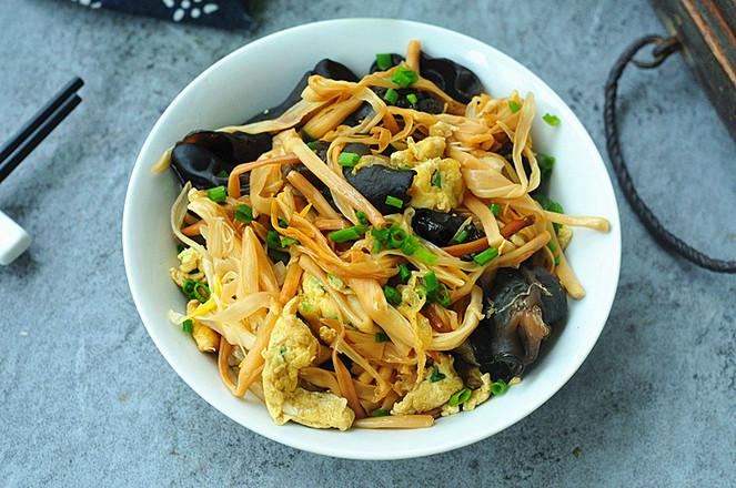 黃花木耳炒蛋的做法-家常味炒菜譜