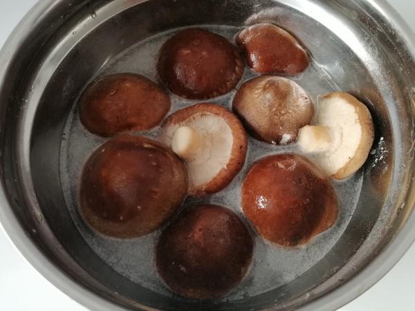 香菇炒荷蘭豆的做法-家常味炒菜譜-易網健康養生網 香菇炒荷蘭豆的做法-家常味炒菜譜