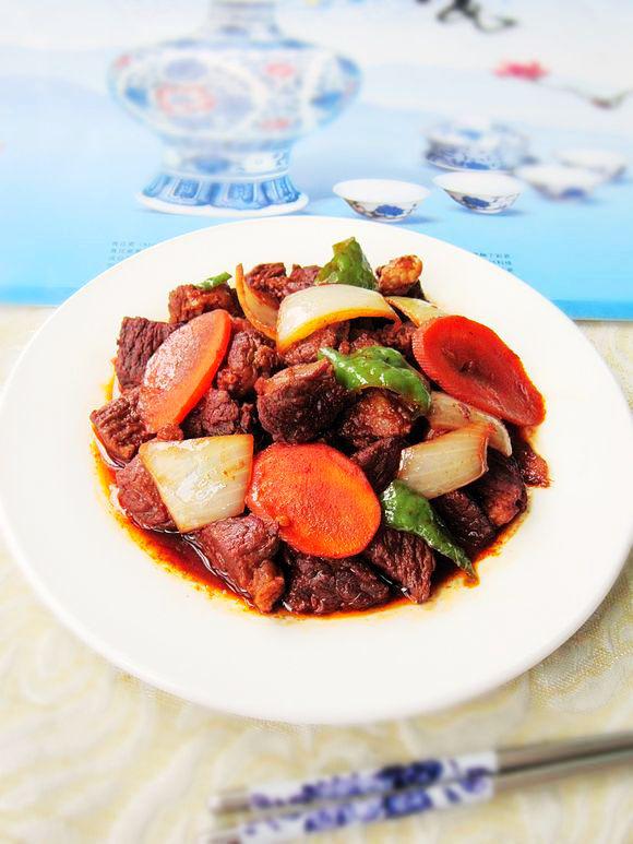 紅燒牛肉的做法-家常味燒菜譜-易網健康養生網 紅燒牛肉的做法-家常味燒菜譜