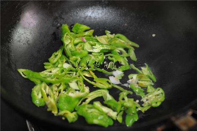 青椒炒老干媽的做法-香辣味炒菜譜-易網健康養生網 青椒炒老干媽的做法-香辣味炒菜譜