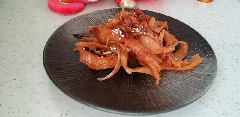 紅紅火火辣拌明太魚的做法-家常味拌菜譜-易網(wǎng)健康養(yǎng)生網(wǎng) 紅紅火火辣拌明太魚的做法-家常味拌菜譜