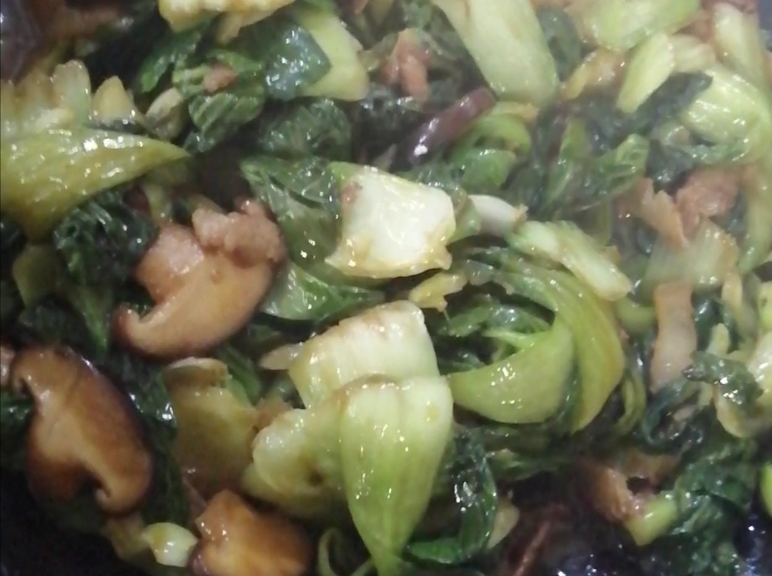 臘肉香菇青菜的做法-家常味炒菜譜-易網(wǎng)健康養(yǎng)生網(wǎng) 臘肉香菇青菜的做法-家常味炒菜譜